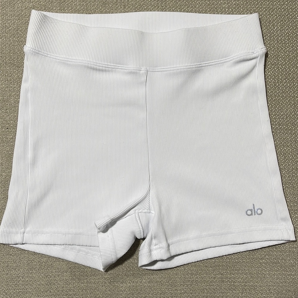 ALO white ribbed shorts
